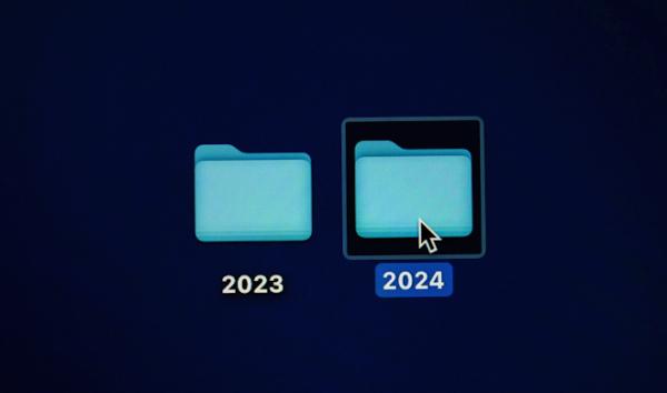 Image of two folders on a desktop, one titled 2023 and the other titled 2024. Image by Kajetan Sumila